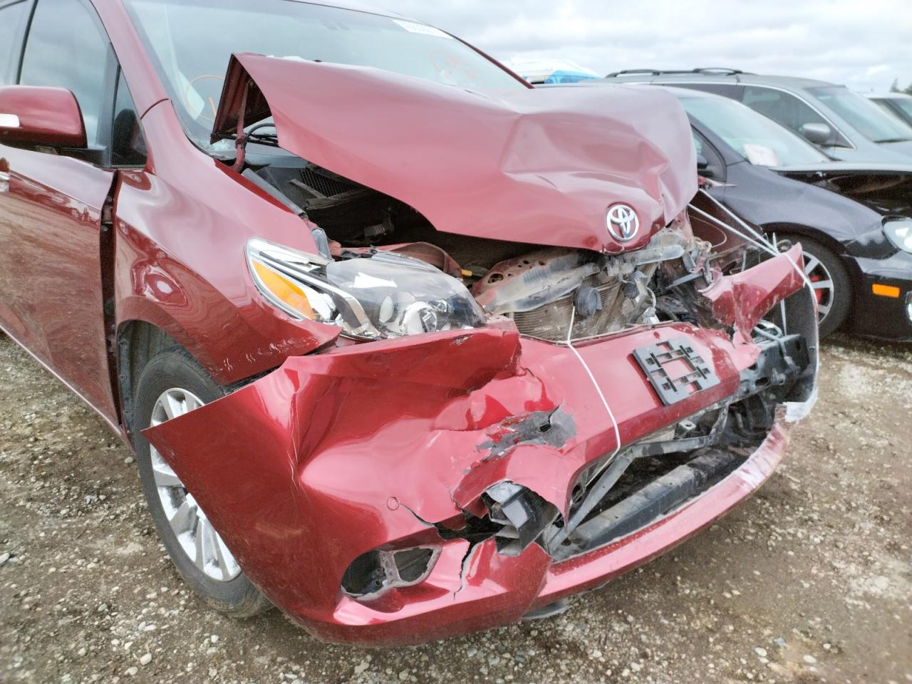 Photo 9 from auction – 2015 TOYOTA SIENNA XLE with VIN 5TDYK3DC6FS537853