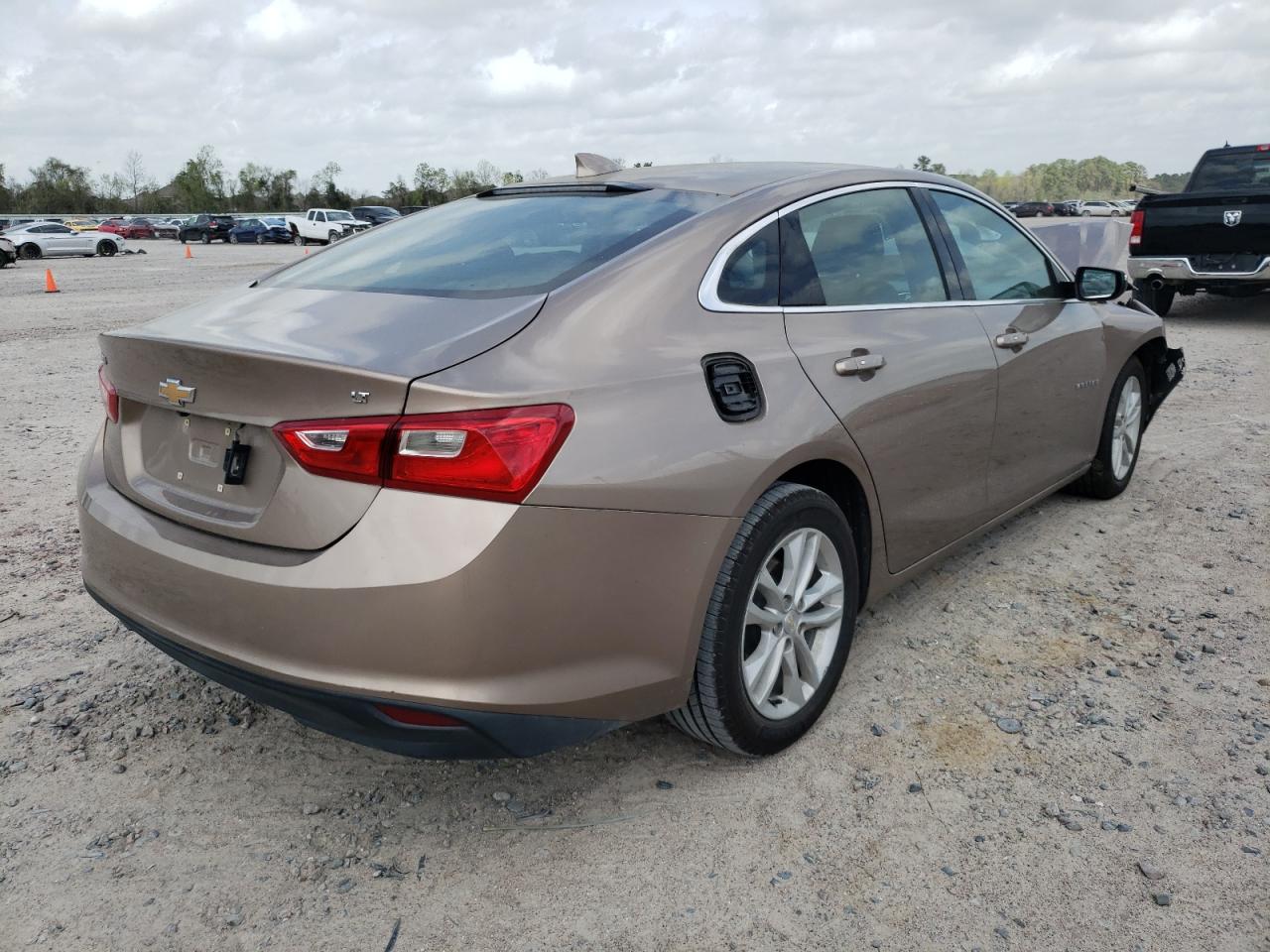 Photo 4 from auction – 2018 CHEVROLET MALIBU LT with VIN 1G1ZD5ST7JF243392