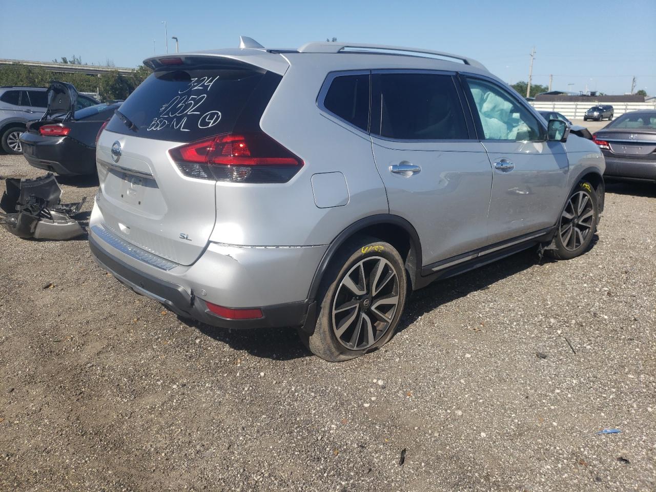 Photo 4 from auction – 2019 NISSAN ROGUE S with VIN 5N1AT2MT5KC712352