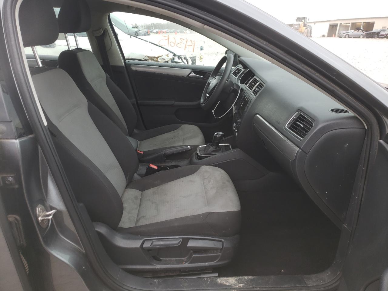 Photo 5 from auction – 2018 VOLKSWAGEN JETTA S with VIN 3VW2B7AJ0JM236727