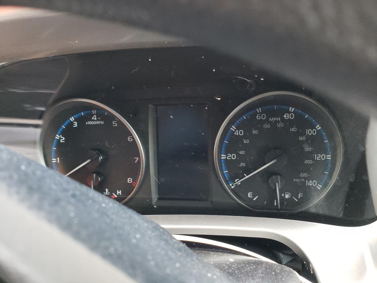 Photo 8 from auction – 2018 TOYOTA RAV4 LE with VIN JTMBFREV5JJ215286