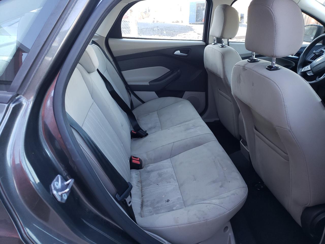Photo 6 from auction – 2015 FORD FOCUS SE with VIN 1FADP3F22FL381418