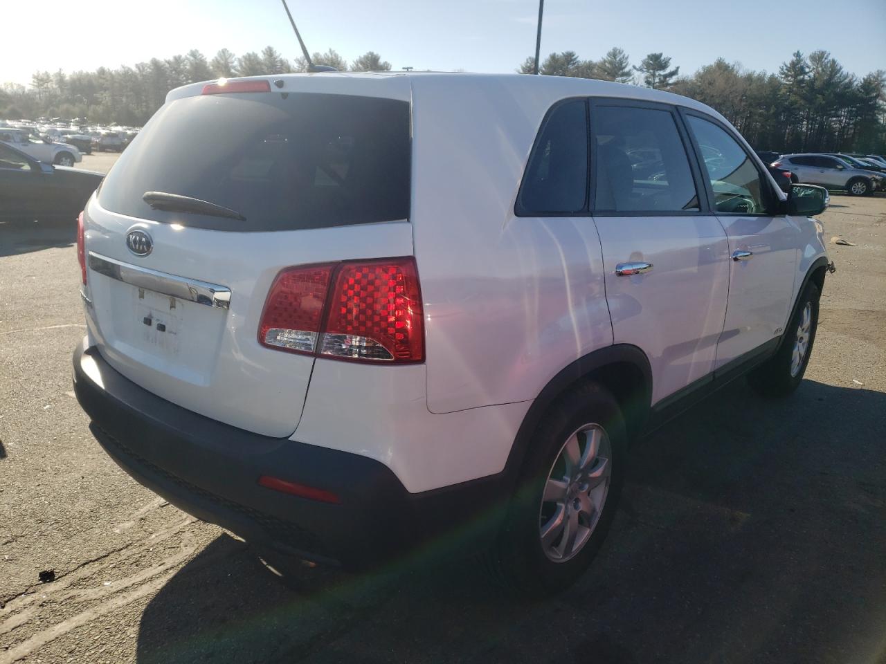 Photo 4 from auction – 2013 KIA SORENTO LX with VIN 5XYKTCA64DG419621