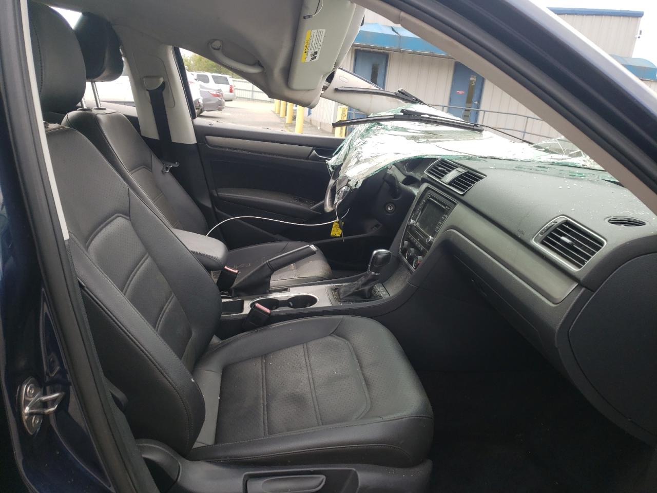 Photo 5 from auction – 2014 VOLKSWAGEN PASSAT SE with VIN 1VWBT7A34EC033393