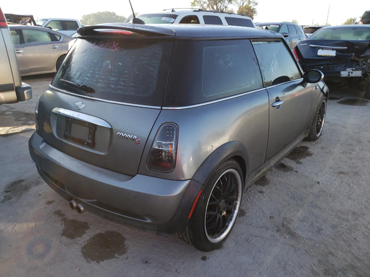 Photo 4 from auction – 2005 MINI COOPER S with VIN WMWRE33475TD93588