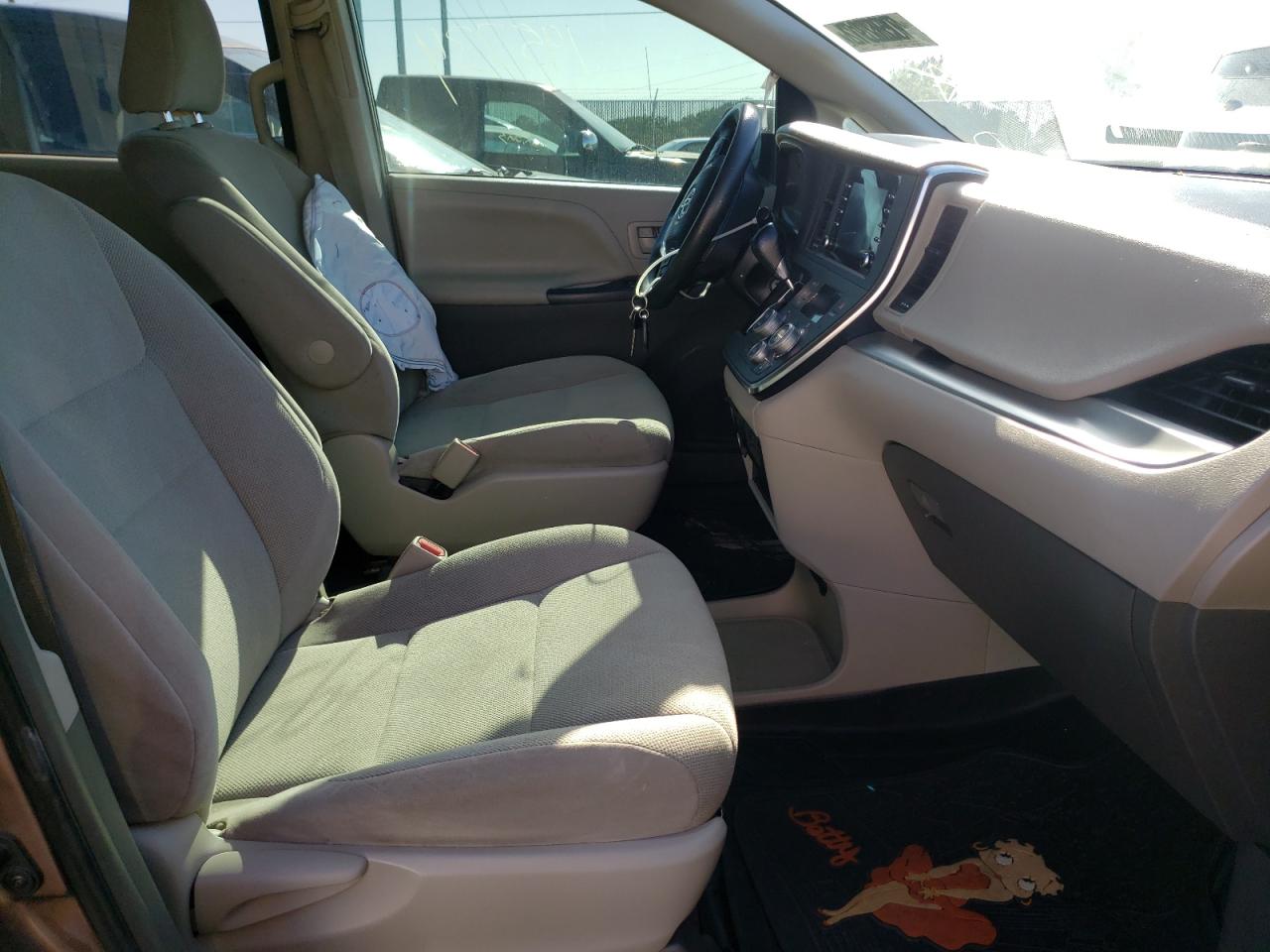 Photo 5 from auction – 2019 TOYOTA SIENNA with VIN 5TDZZ3DC7KS993354