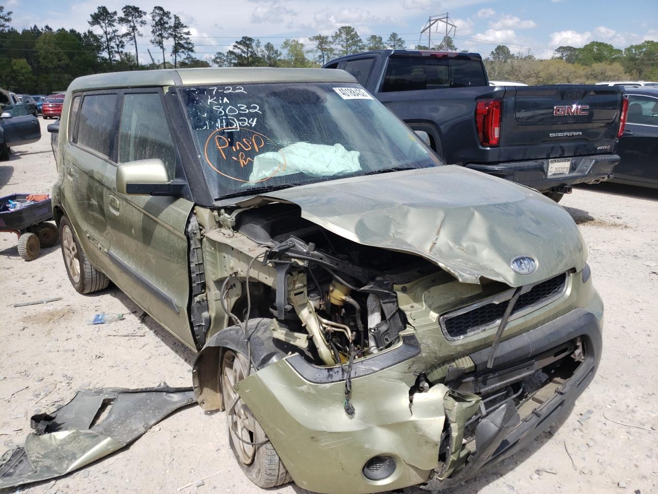 KIA SOUL + 2010 with VIN KNDJT2A2XA7068032 - Photo from auction