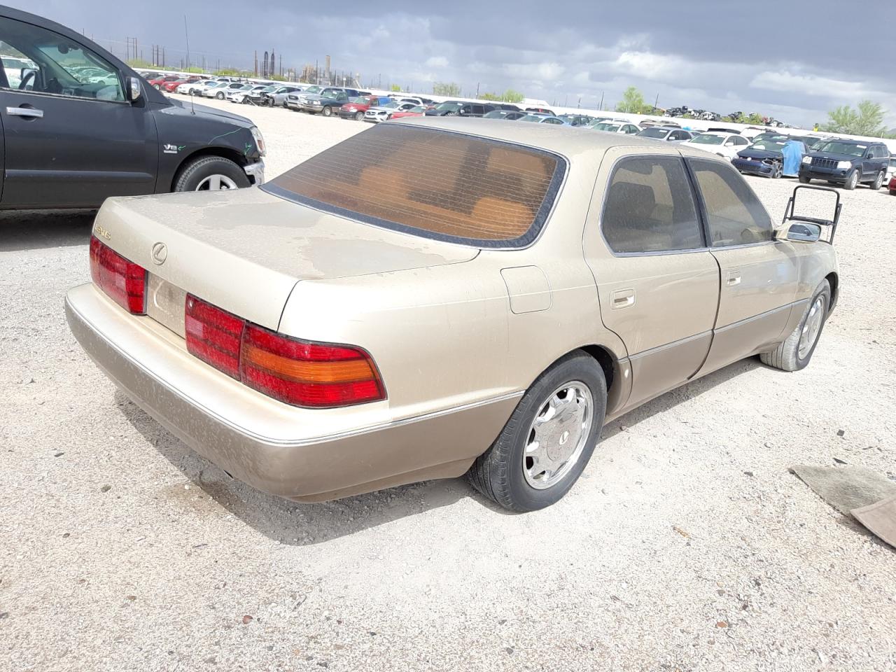 Photo 4 from auction – 1993 LEXUS LS 400 with VIN JT8UF11E1P0175589