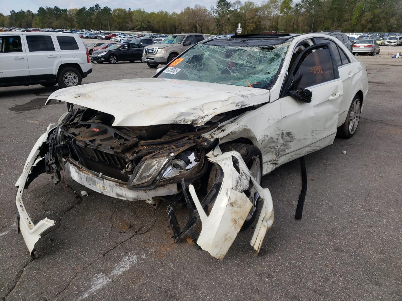 Photo 2 from auction – 2011 MERCEDES-BENZ E 350 with VIN WDDHF5GB7BA276751