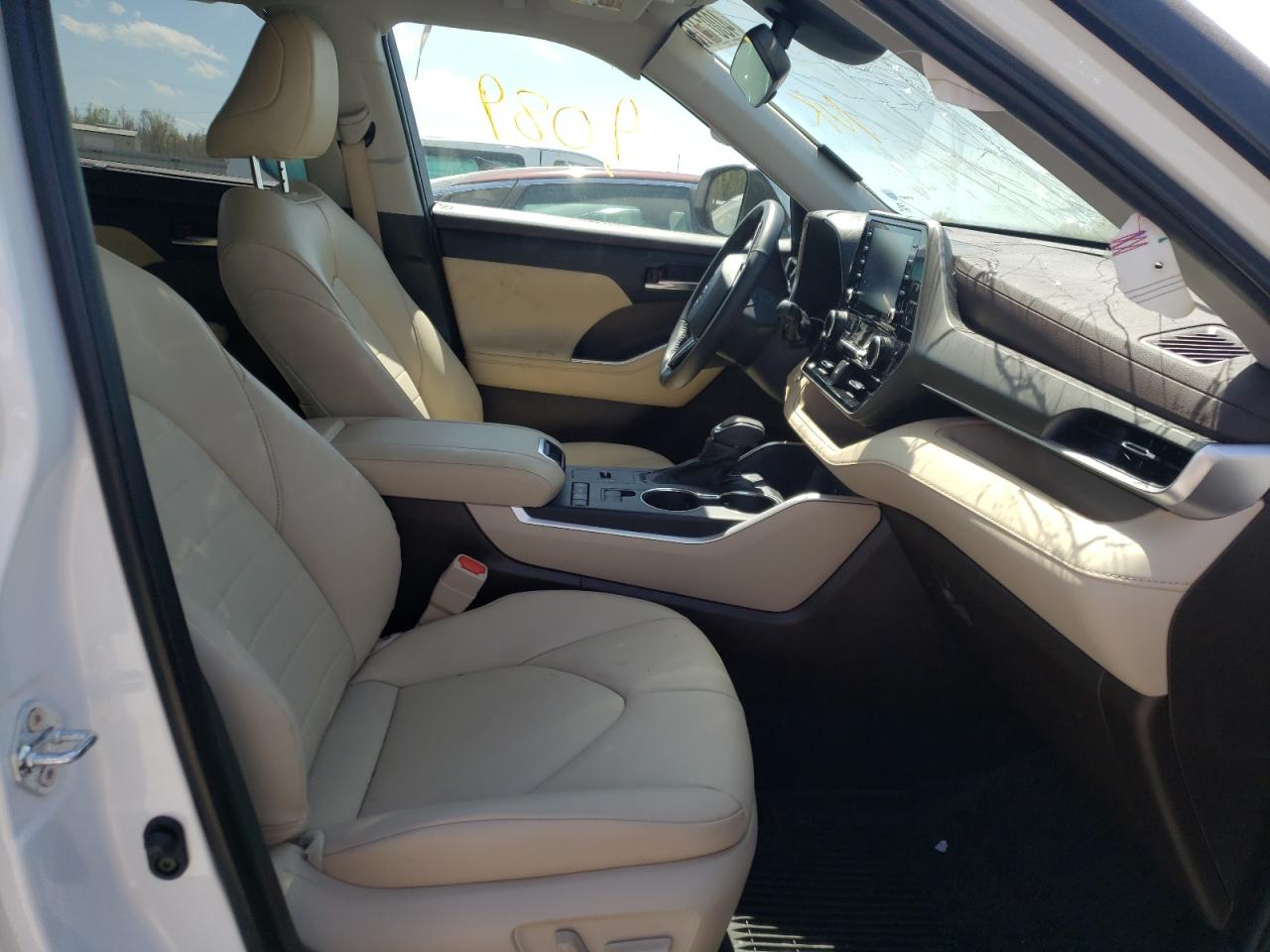 Photo 5 from auction – 2022 TOYOTA HIGHLANDER with VIN 5TDGZRAH1NS097162