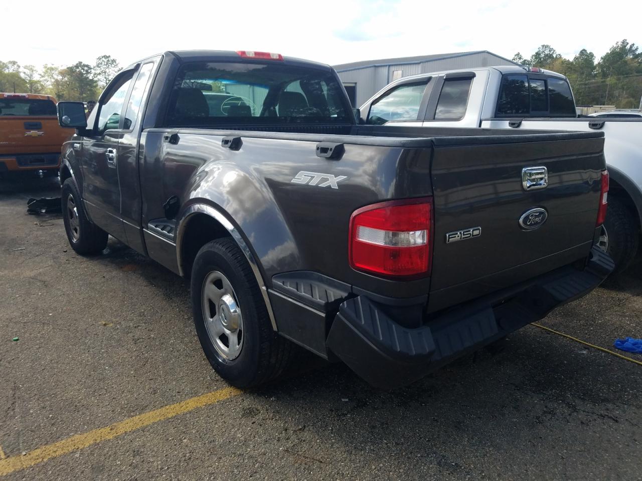 Photo 3 from auction – 2005 FORD F150 with VIN 1FTRF02W35KD20495