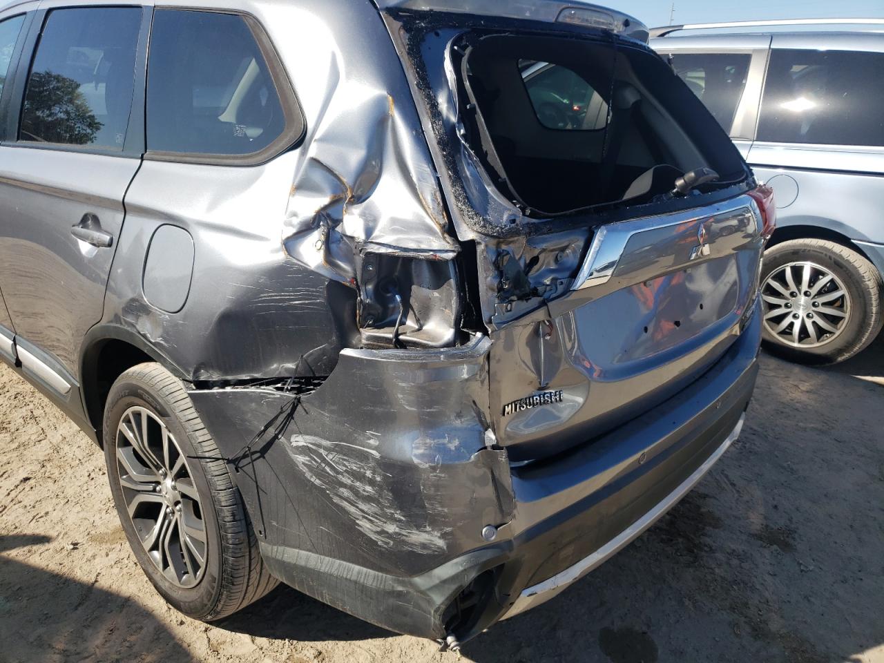 Photo 9 from auction – 2018 MITSUBISHI OUTLANDER with VIN JA4AD3A30JZ012143