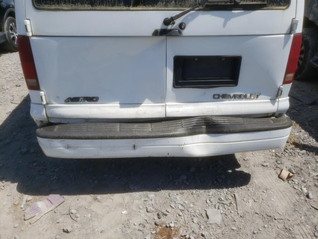 Photo 9 from auction – 2000 CHEVROLET ASTRO with VIN 1GNDM19W0YB162964