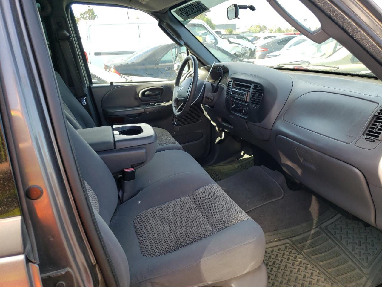 Photo 5 from auction – 2003 FORD F-150 with VIN 1FTRW076X3KB93377