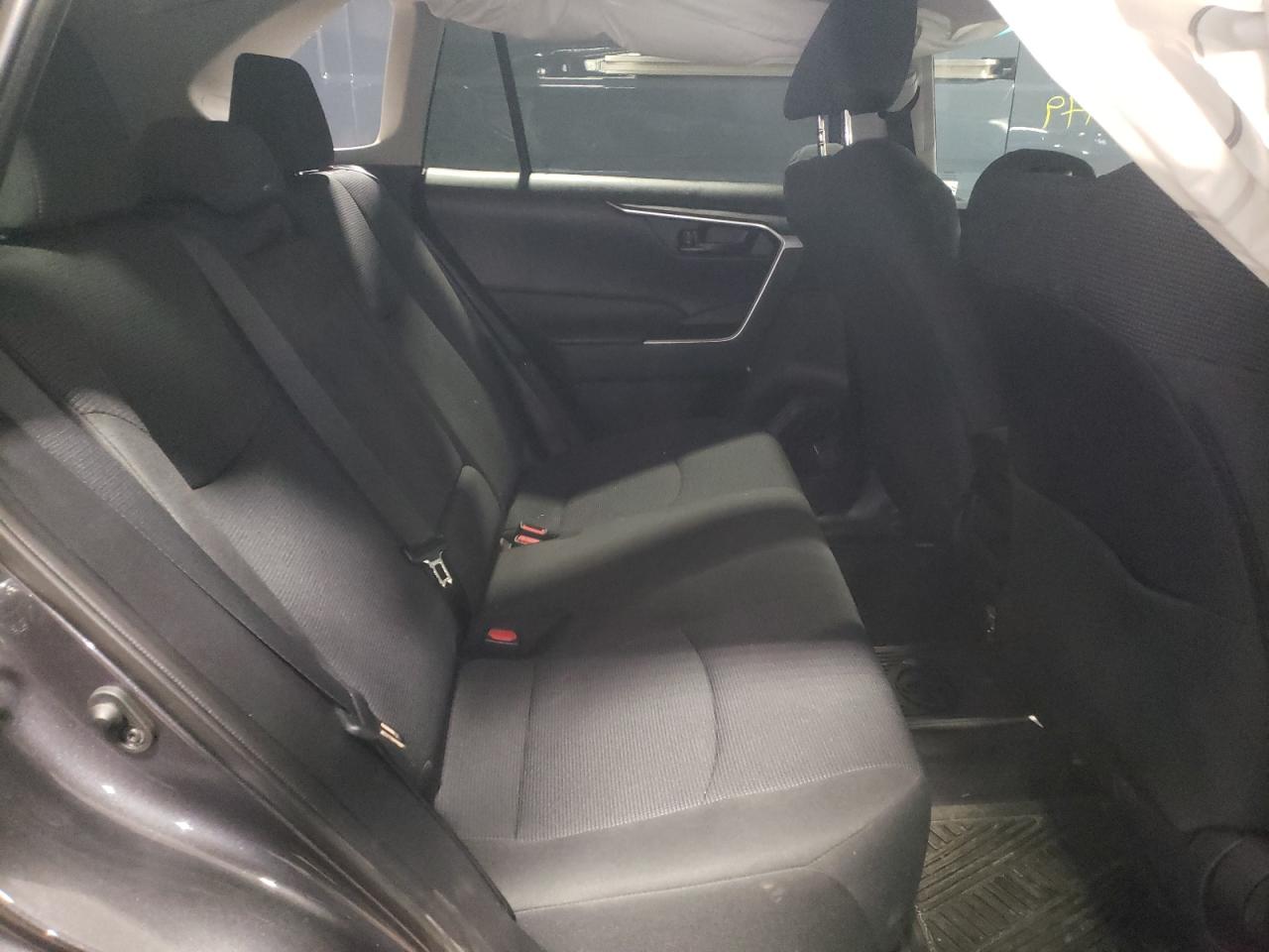 Photo 6 from auction – 2020 TOYOTA RAV4 LE with VIN 2T3F1RFV6LW117175