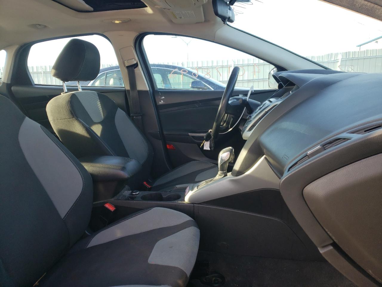 Photo 5 from auction – 2012 FORD FOCUS SE with VIN 1FAHP3F28CL432241
