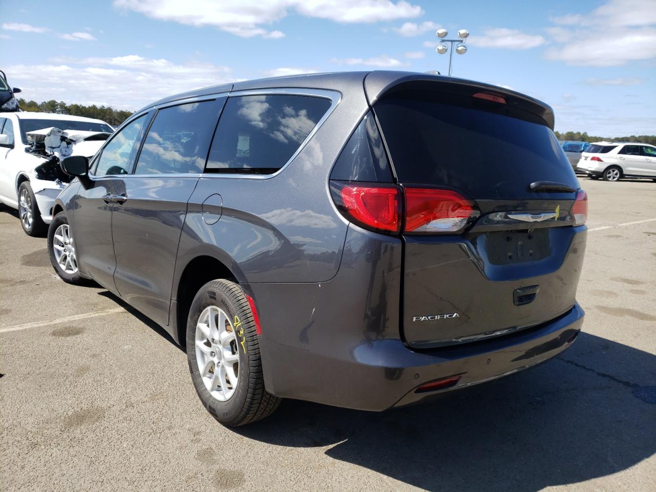 Photo 3 from auction – 2017 CHRYSLER PACIFICA T with VIN 2C4RC1DG4HR502295