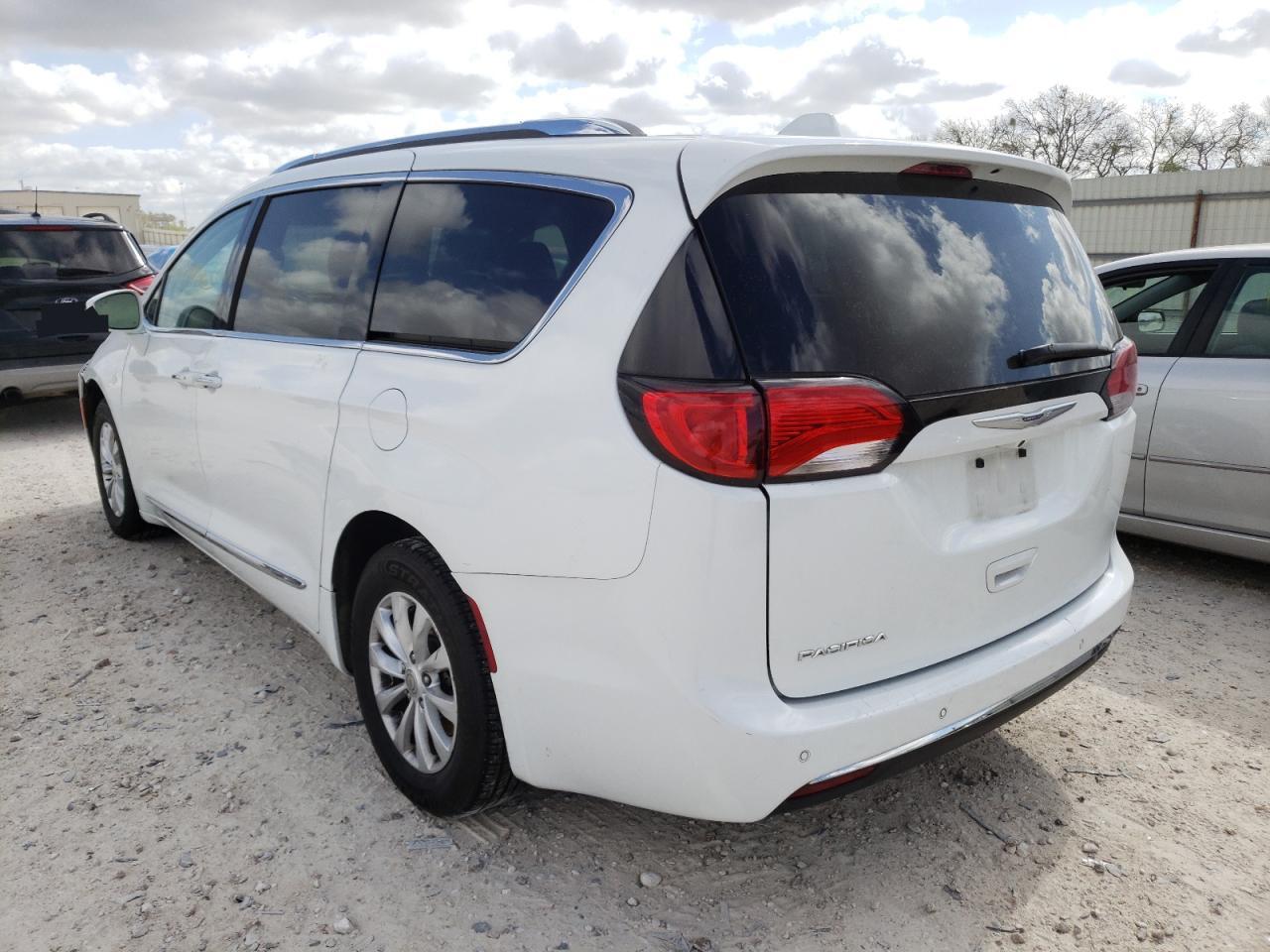 Photo 3 from auction – 2019 CHRYSLER PACIFICA T with VIN 2C4RC1BG5KR673275