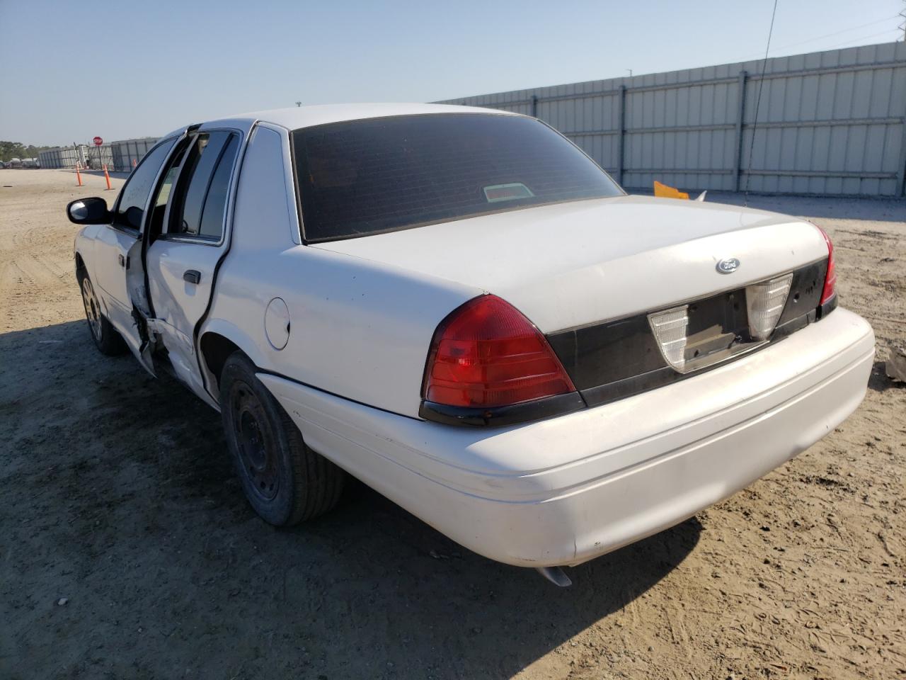 Photo 3 from auction – 2005 FORD CROWN VICT with VIN 2FAFP71W45X167431