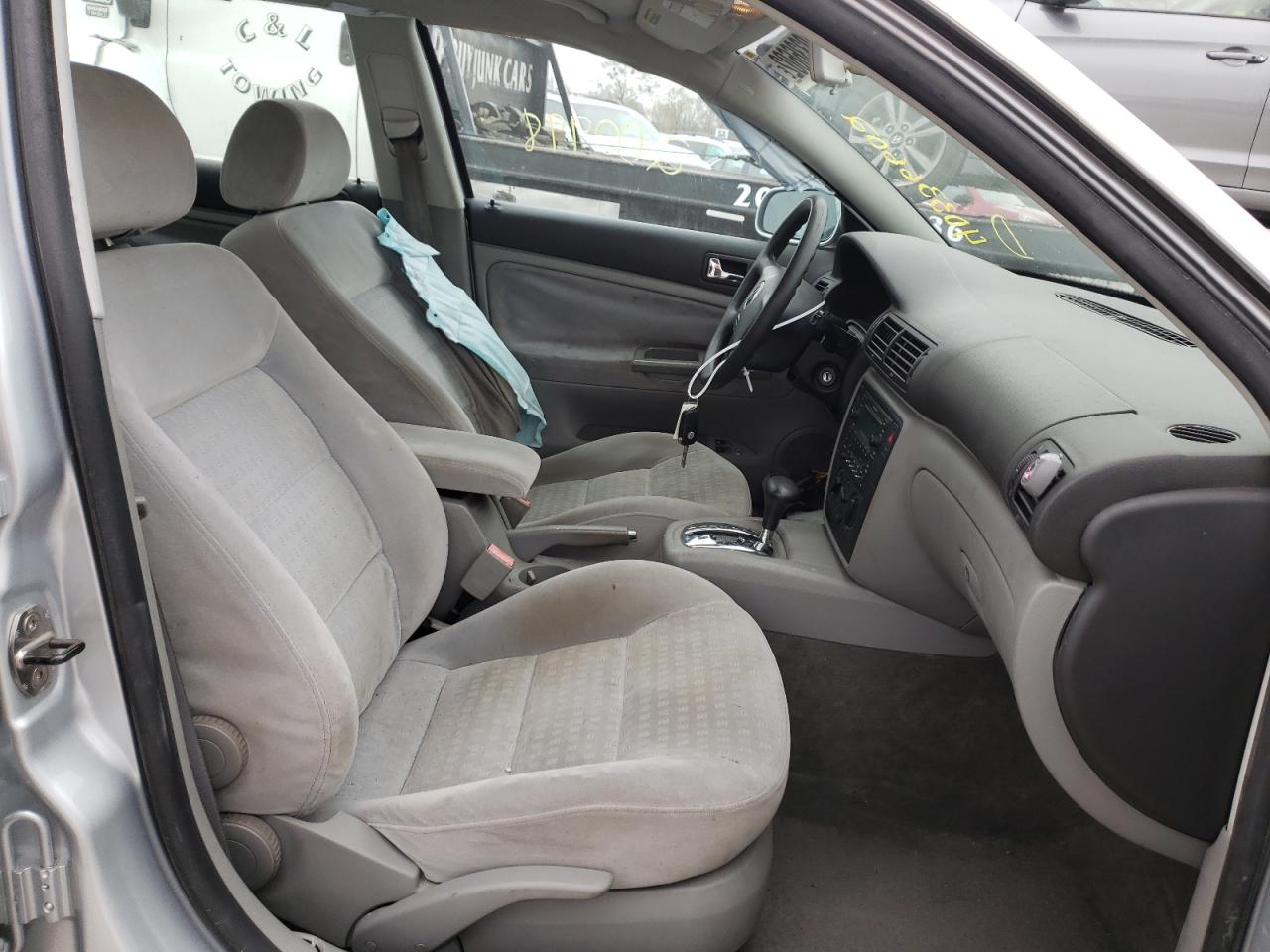 Photo 5 from auction – 2003 VOLKSWAGEN PASSAT GLS with VIN WVWPD63BX3P057160