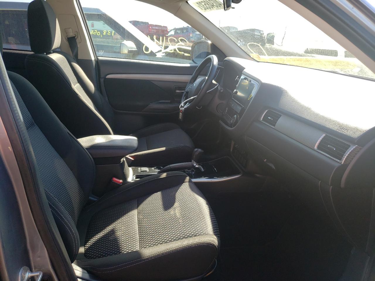 Photo 5 from auction – 2018 MITSUBISHI OUTLANDER with VIN JA4AD3A30JZ012143