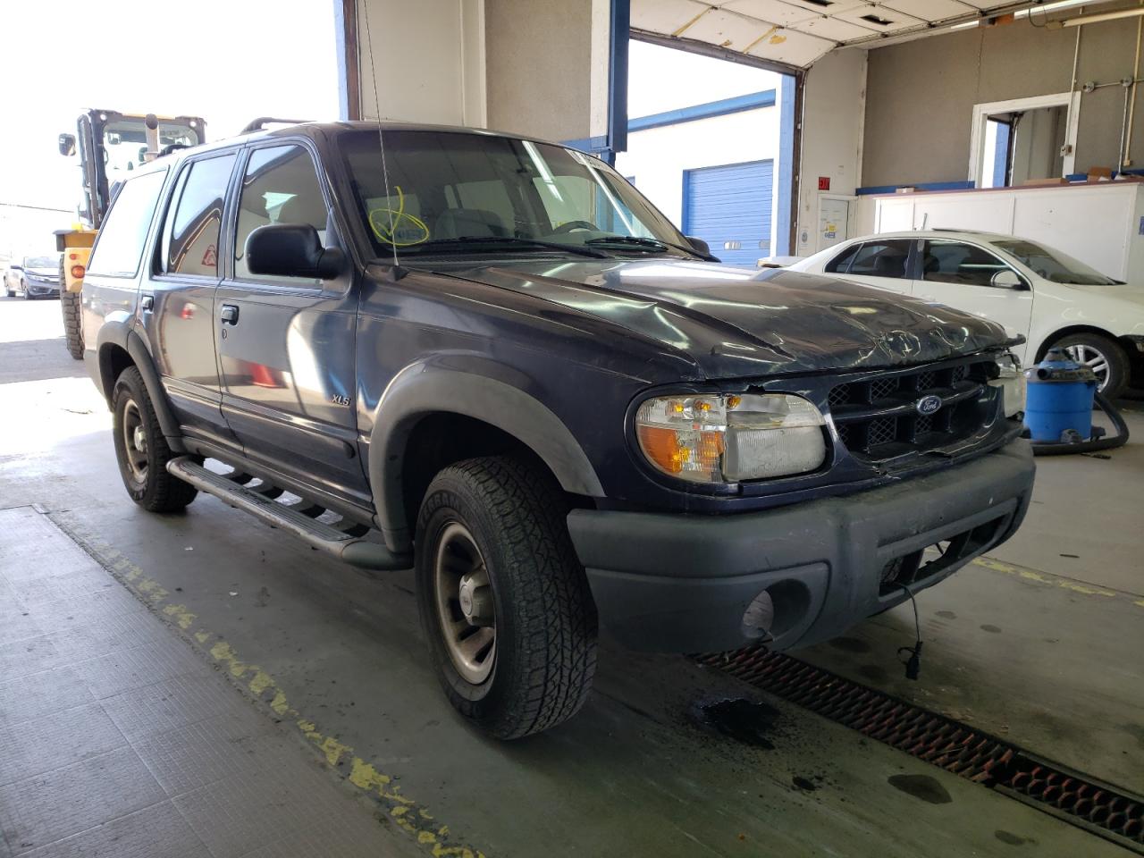 FORD EXPLORER X 2000 with VIN 1FMDU72E4YZB20975 - Photo from auction