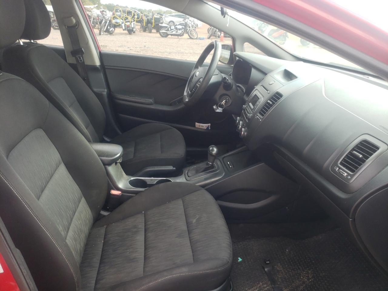 Photo 5 from auction – 2016 KIA FORTE LX with VIN KNAFK4A69G5564223