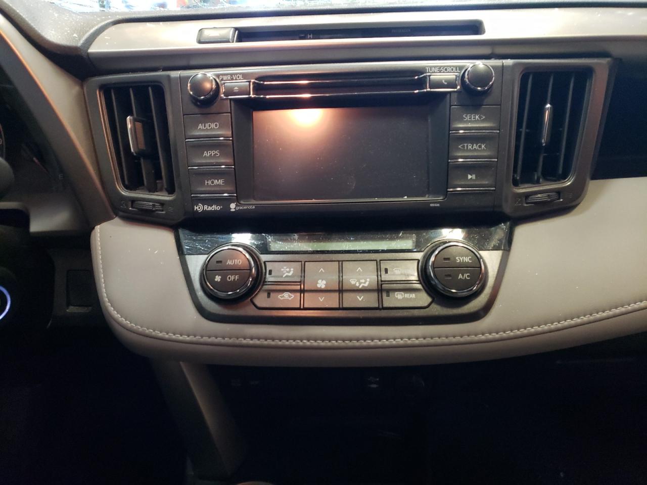 Photo 9 from auction – 2014 TOYOTA RAV4 XLE with VIN 2T3RFREV0EW210812