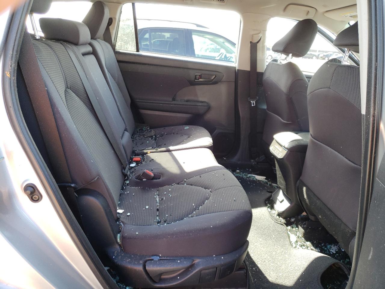 Photo 6 from auction – 2021 TOYOTA HIGHLANDER with VIN 5TDCZRAH5MS530835