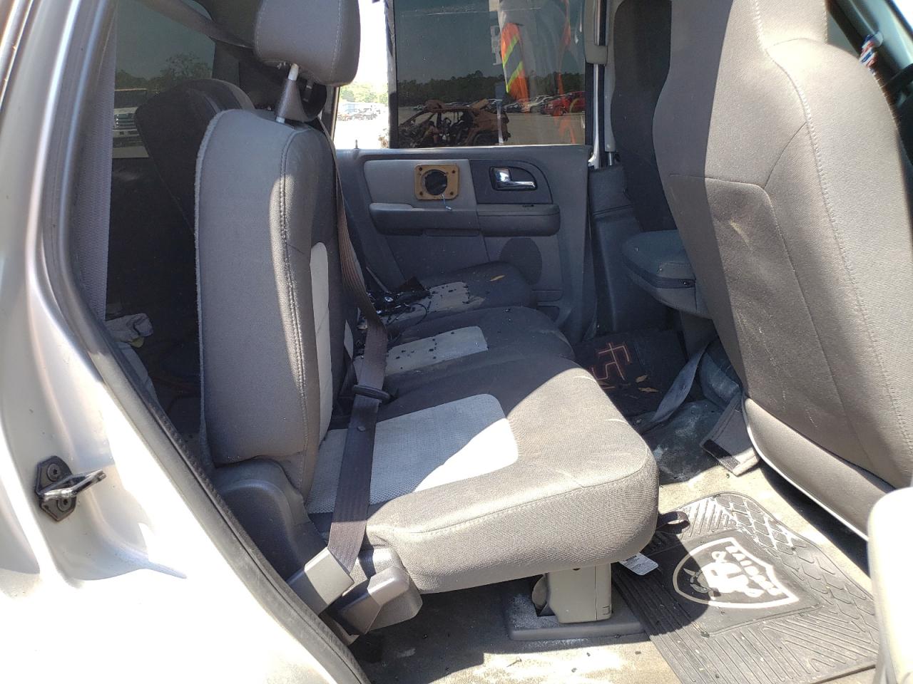Photo 6 from auction – 2005 FORD EXPEDITION with VIN 1FMPU13595LA18742