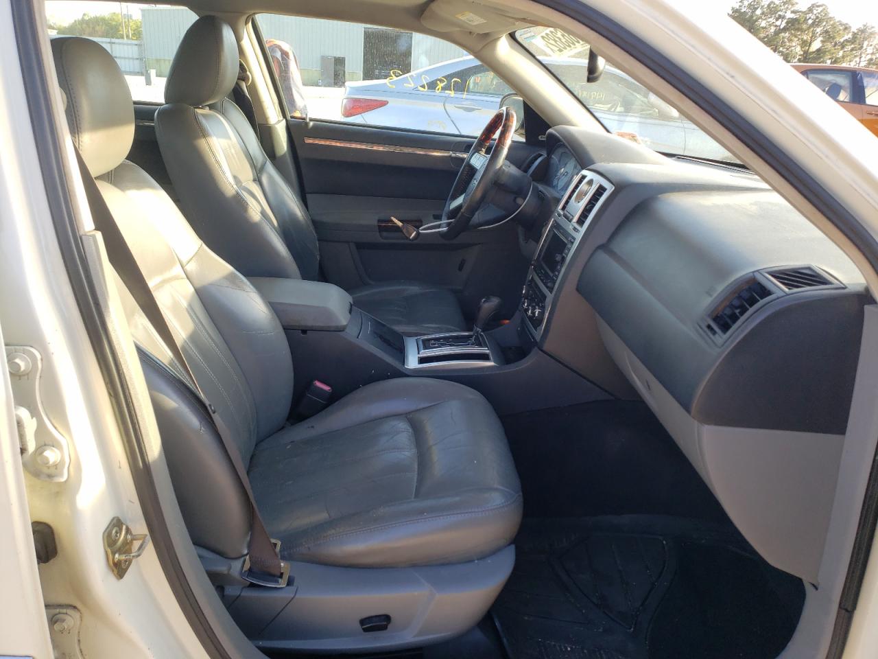Photo 5 from auction – 2005 CHRYSLER 300C with VIN 2C3JA63H45H521011