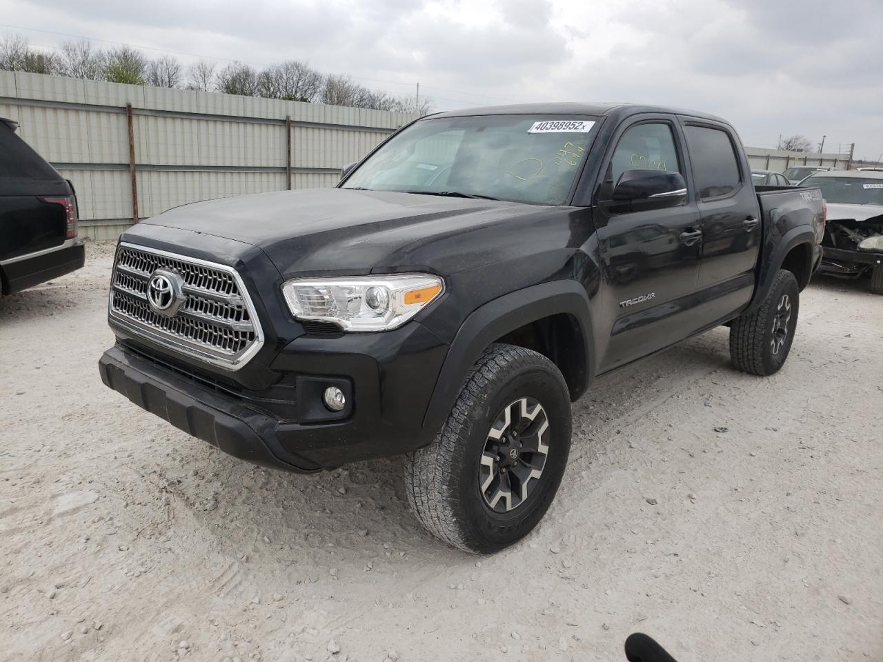 Photo 2 from auction – 2017 TOYOTA TACOMA DOU with VIN 3TMCZ5AN2HM047694