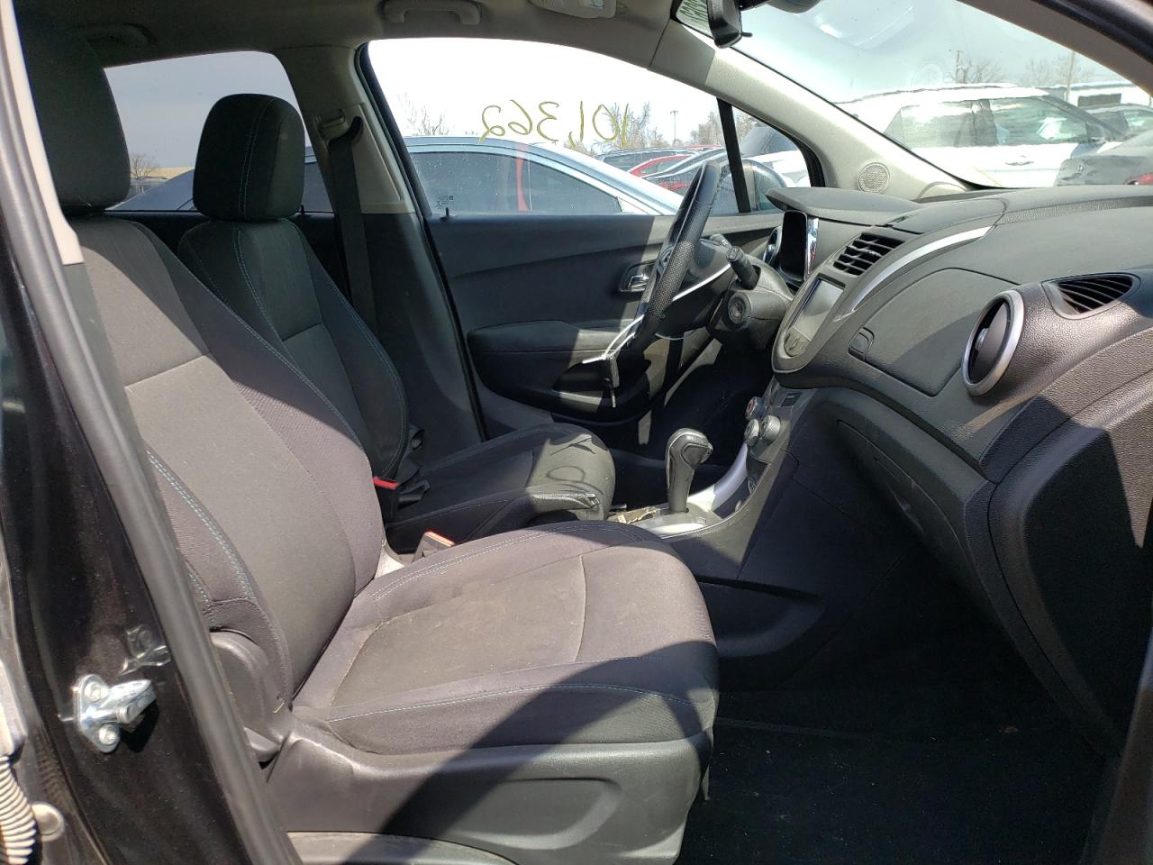 Photo 5 from auction – 2015 CHEVROLET TRAX 1LT with VIN 3GNCJLSB1FL254622