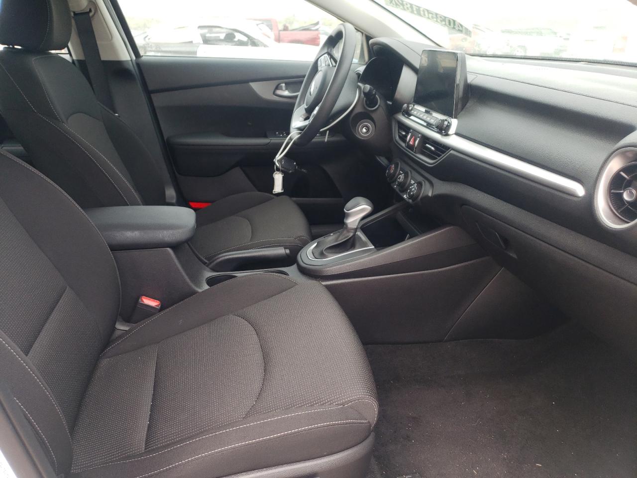 Photo 5 from auction – 2021 KIA FORTE FE with VIN 3KPF24AD8ME311556