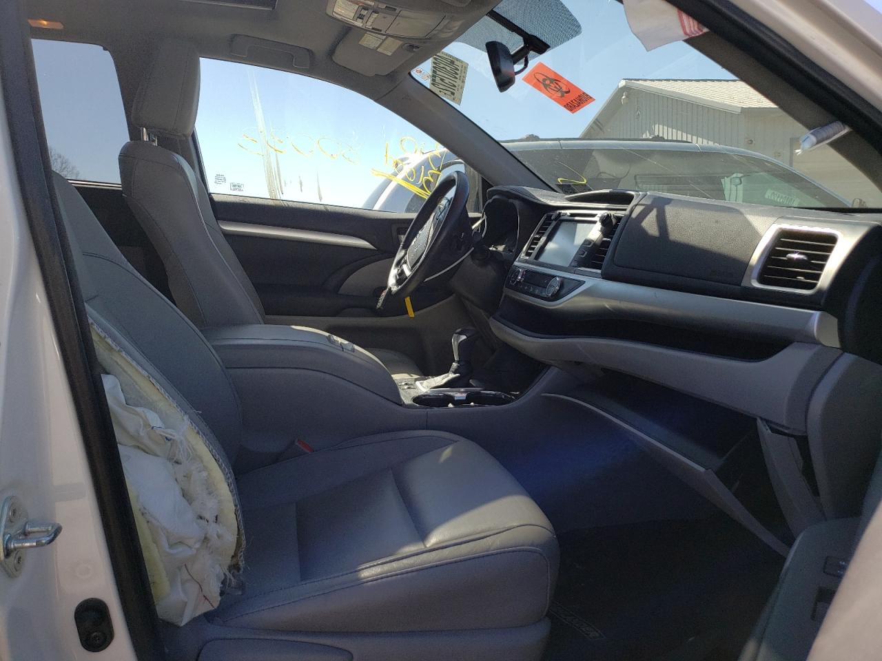 Photo 5 from auction – 2015 TOYOTA HIGHLANDER with VIN 5TDJKRFH4FS080683