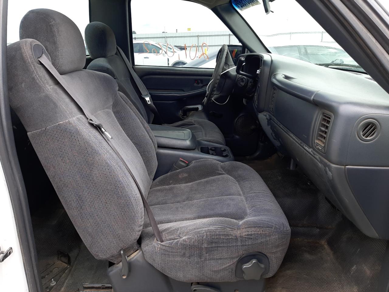 Photo 5 from auction – 2001 CHEVROLET SILVERADO with VIN 1GCEC14V41E197221