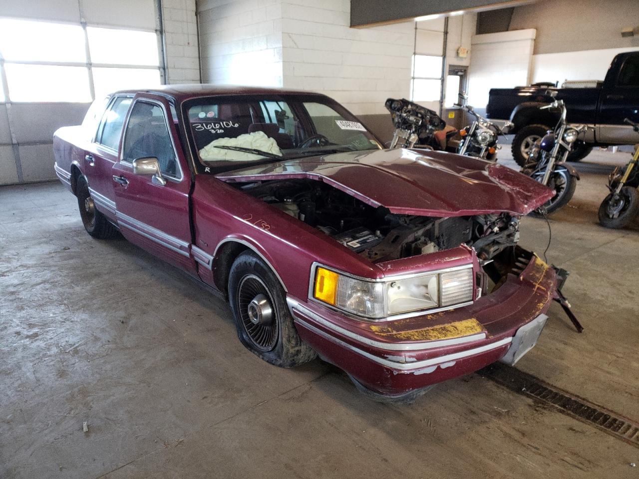 Photo 1 from auction – 1992 LINCOLN TOWN CAR E with VIN 1LNLM81W6NY618446