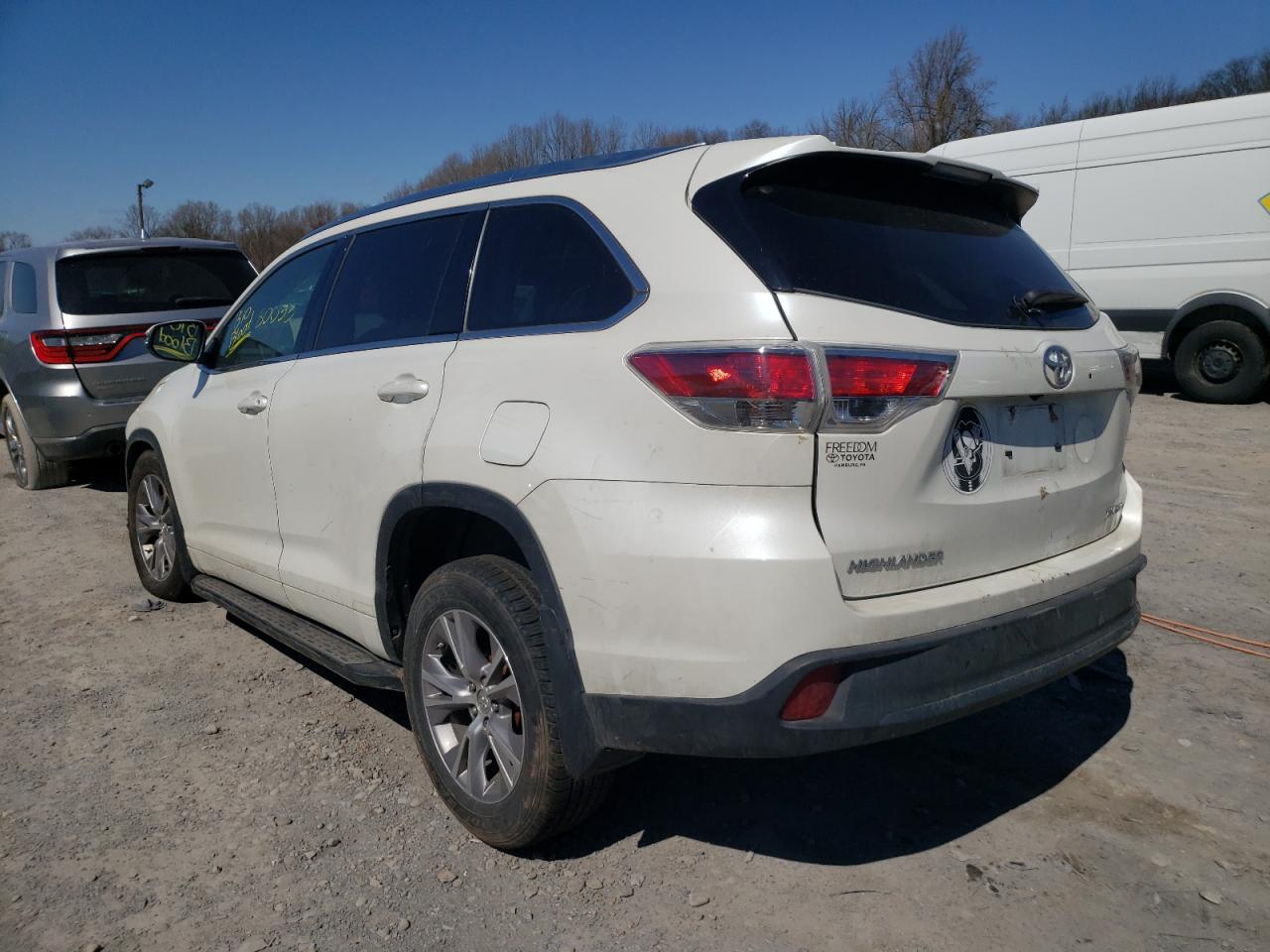 Photo 3 from auction – 2015 TOYOTA HIGHLANDER with VIN 5TDJKRFH4FS080683