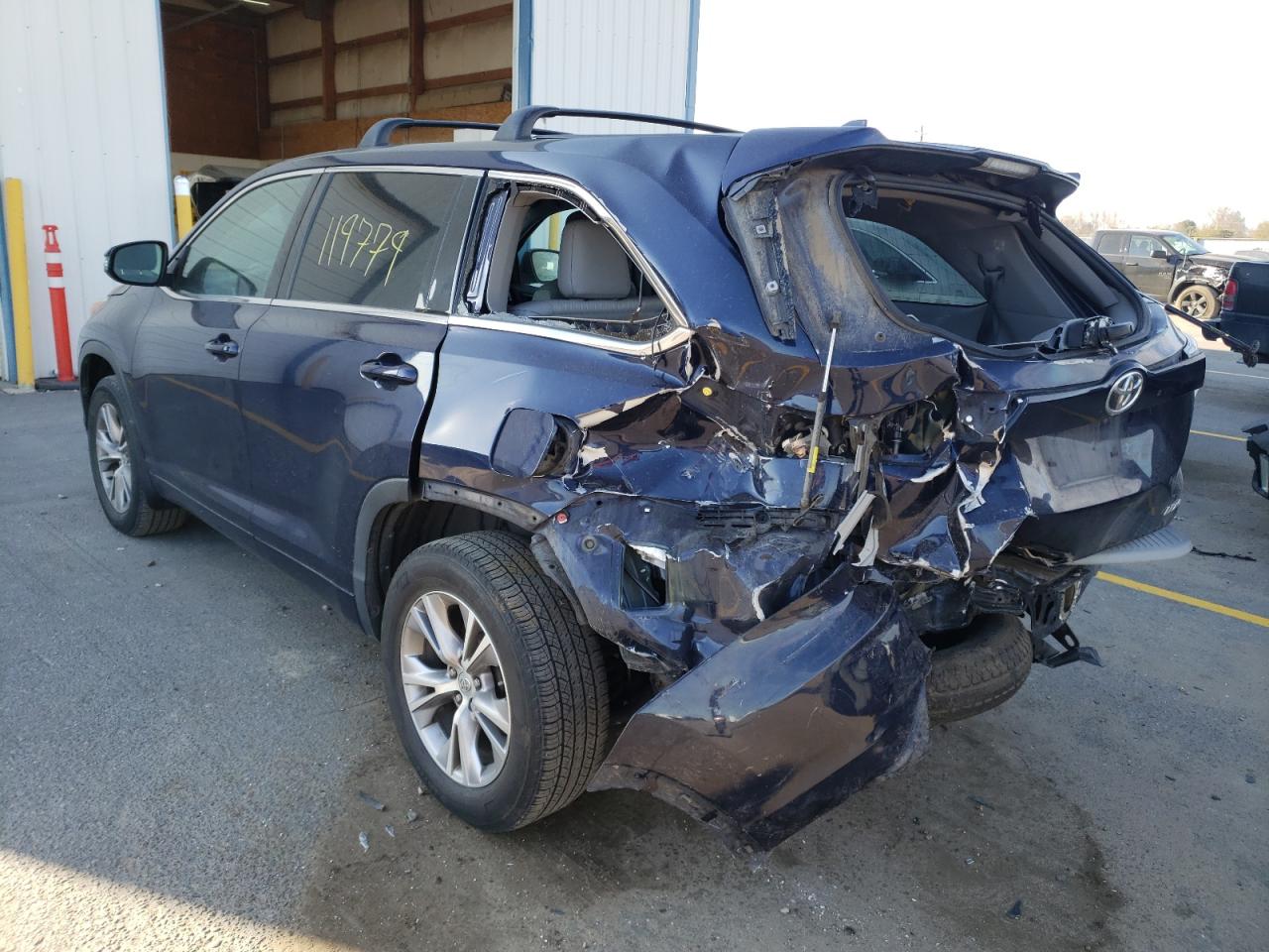 Foto 3 de la subasta – 2015 TOYOTA HIGHLANDER con VIN 5TDBKRFH1FS103065