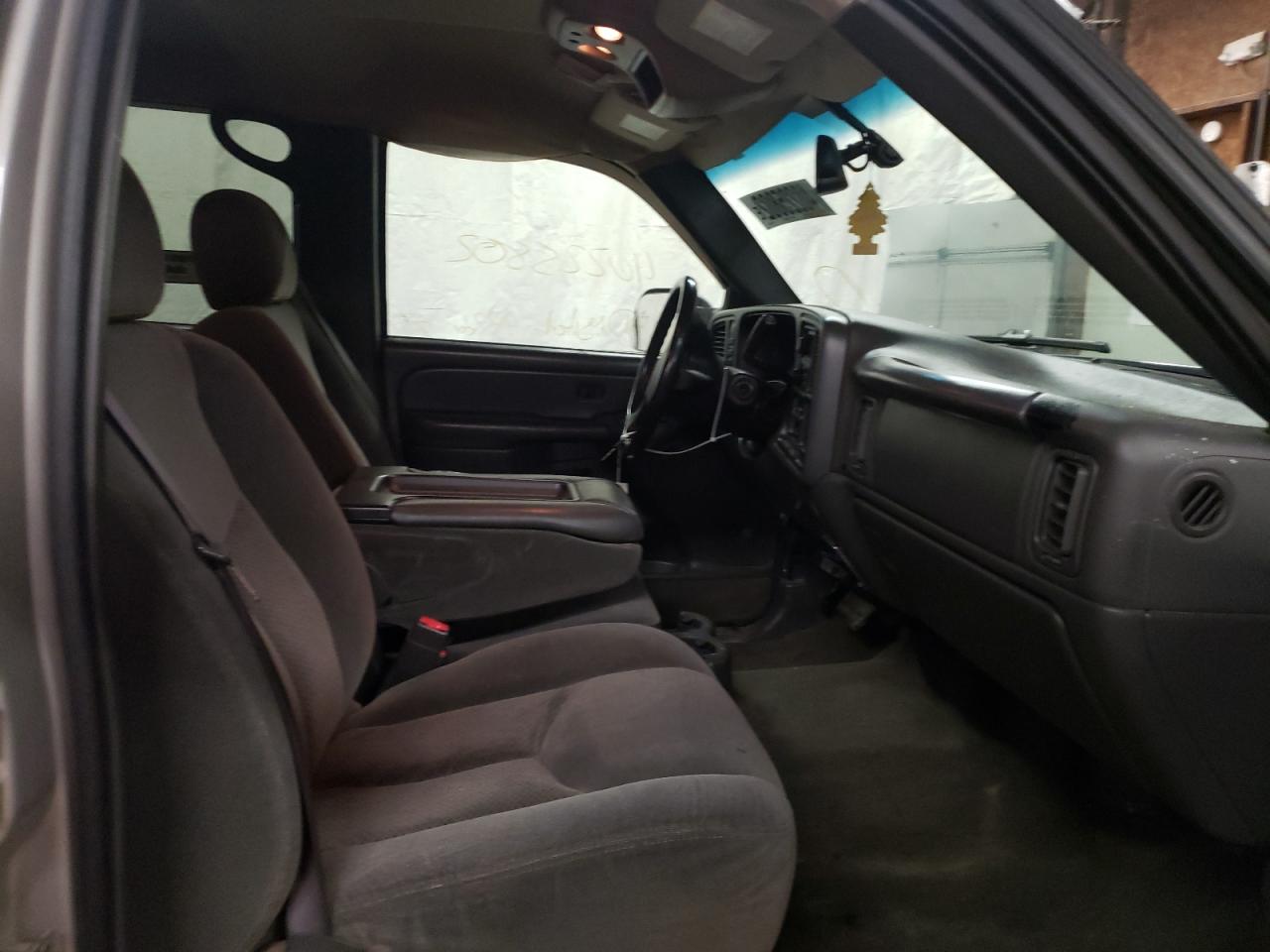 Photo 5 from auction – 2004 CHEVROLET SILVERADO with VIN 1GCHK23U14F178896