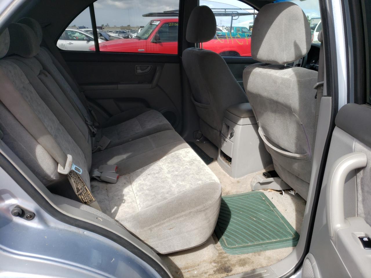 Photo 6 from auction – 2005 KIA SORENTO EX with VIN KNDJD733455447819