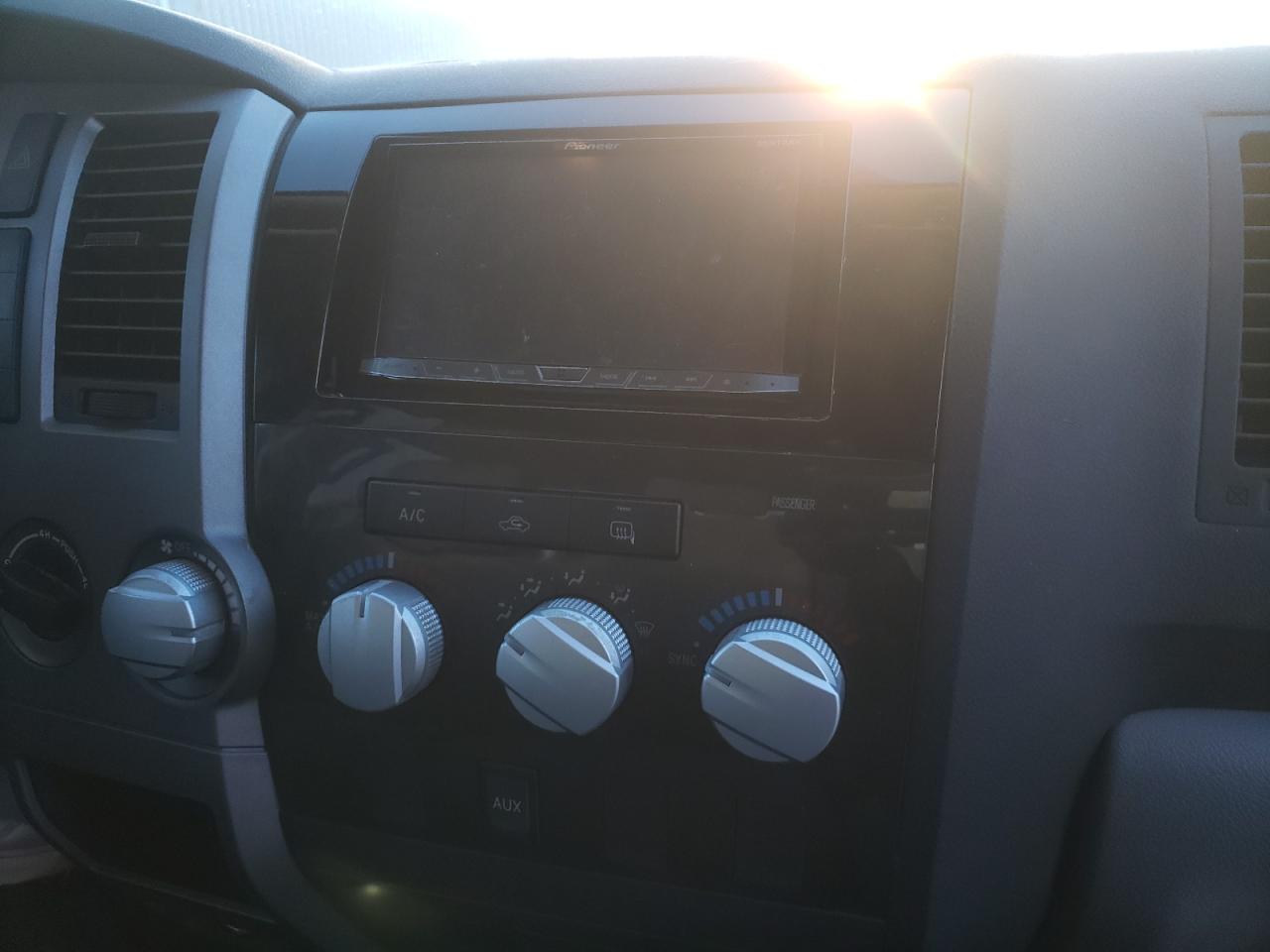 Photo 9 from auction – 2012 TOYOTA TUNDRA with VIN 5TFUM5F11CX038268