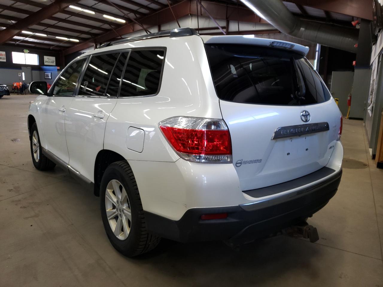 Photo 3 from auction – 2012 TOYOTA HIGHLANDER with VIN 5TDBK3EH3CS116622