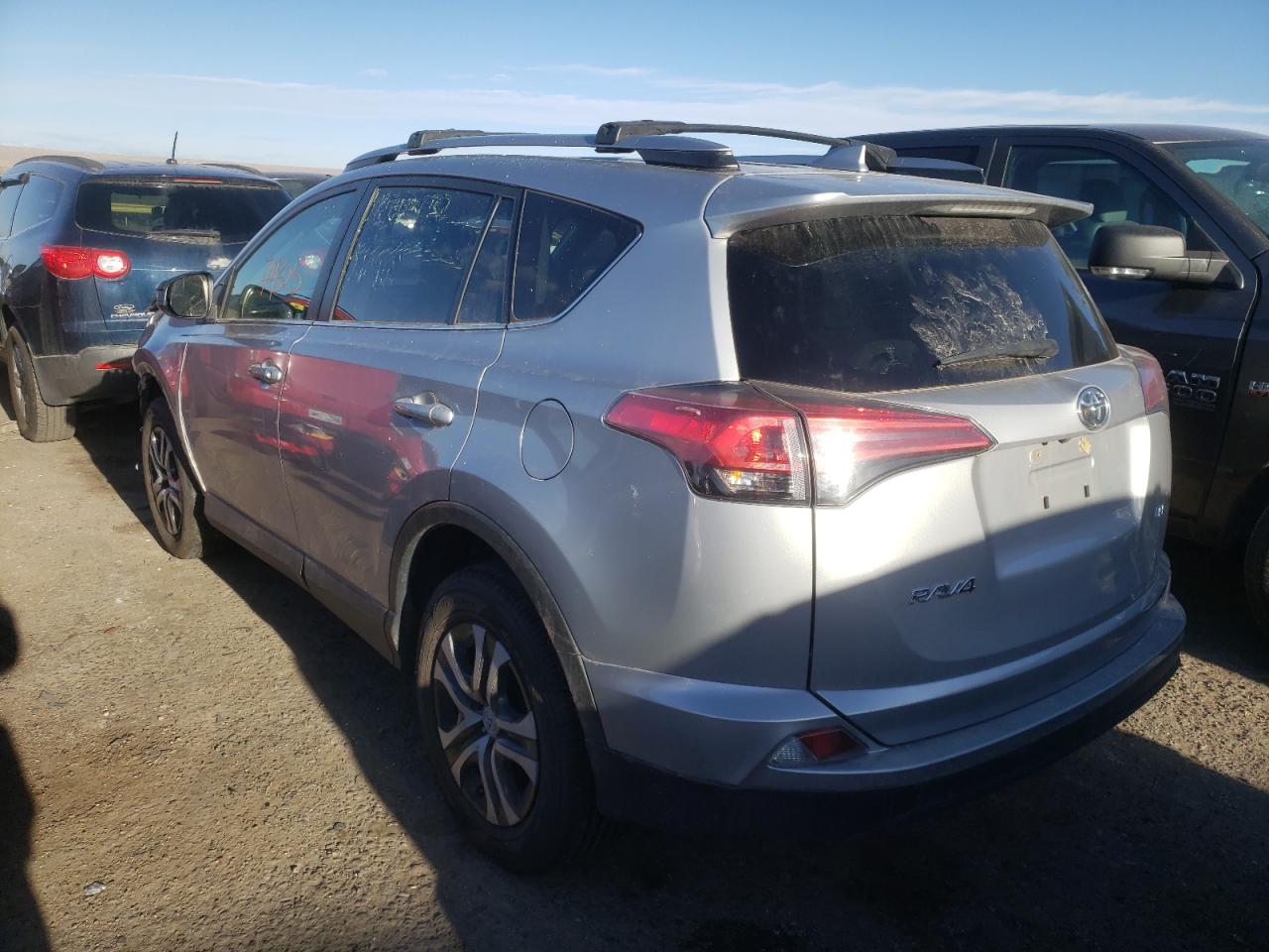 Photo 3 from auction – 2018 TOYOTA RAV4 LE with VIN JTMZFREV4JJ198382