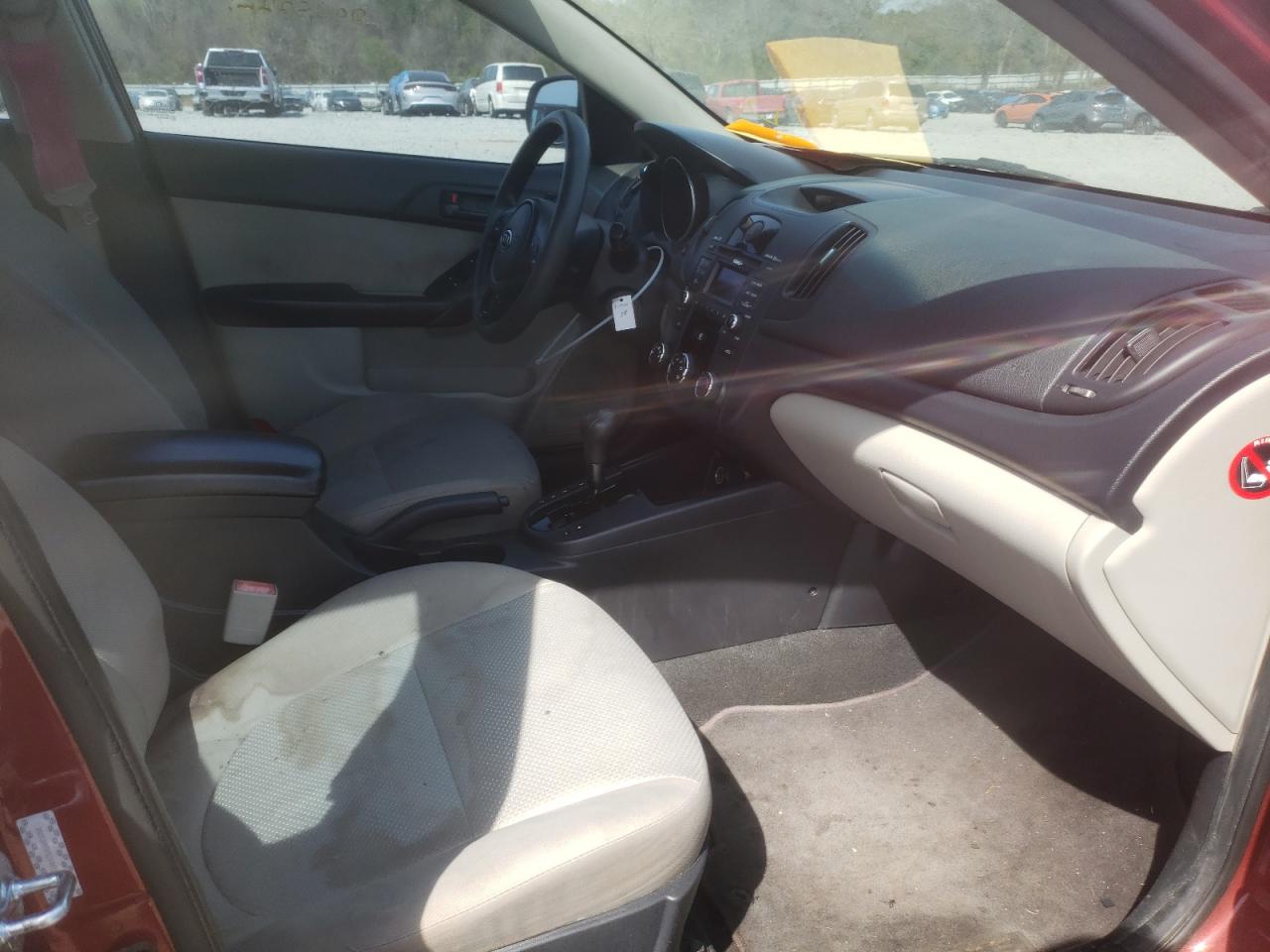 Photo 5 from auction – 2010 KIA FORTE EX with VIN KNAFU4A28A5843094