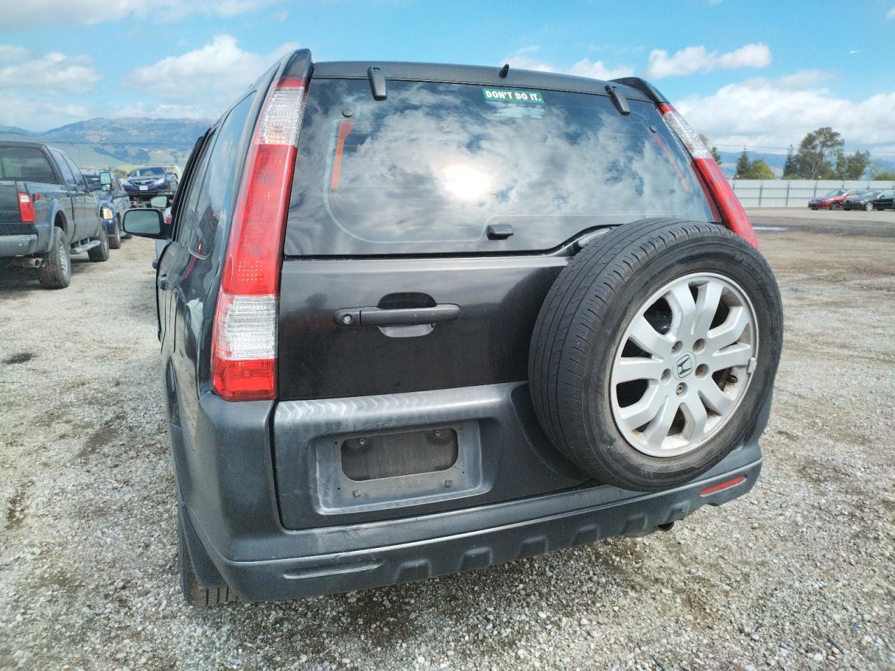 Photo 9 from auction – 2005 HONDA CR-V LX with VIN JHLRD68585C018799