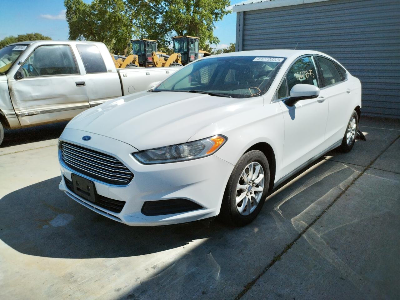 Photo 2 from auction – 2015 FORD FUSION S with VIN 3FA6P0G77FR253615