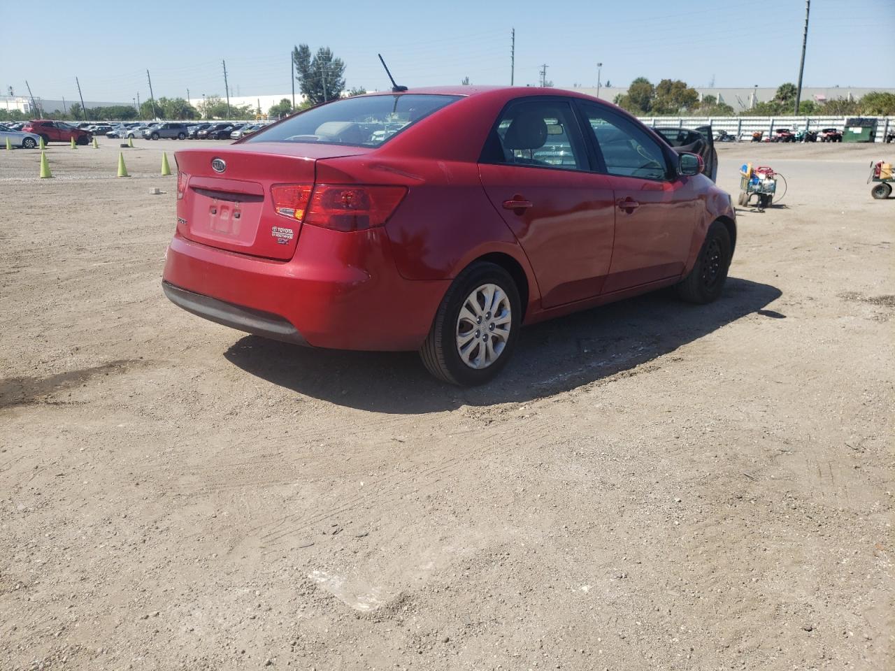 Photo 4 from auction – 2013 KIA FORTE EX with VIN KNAFU4A24D5665883