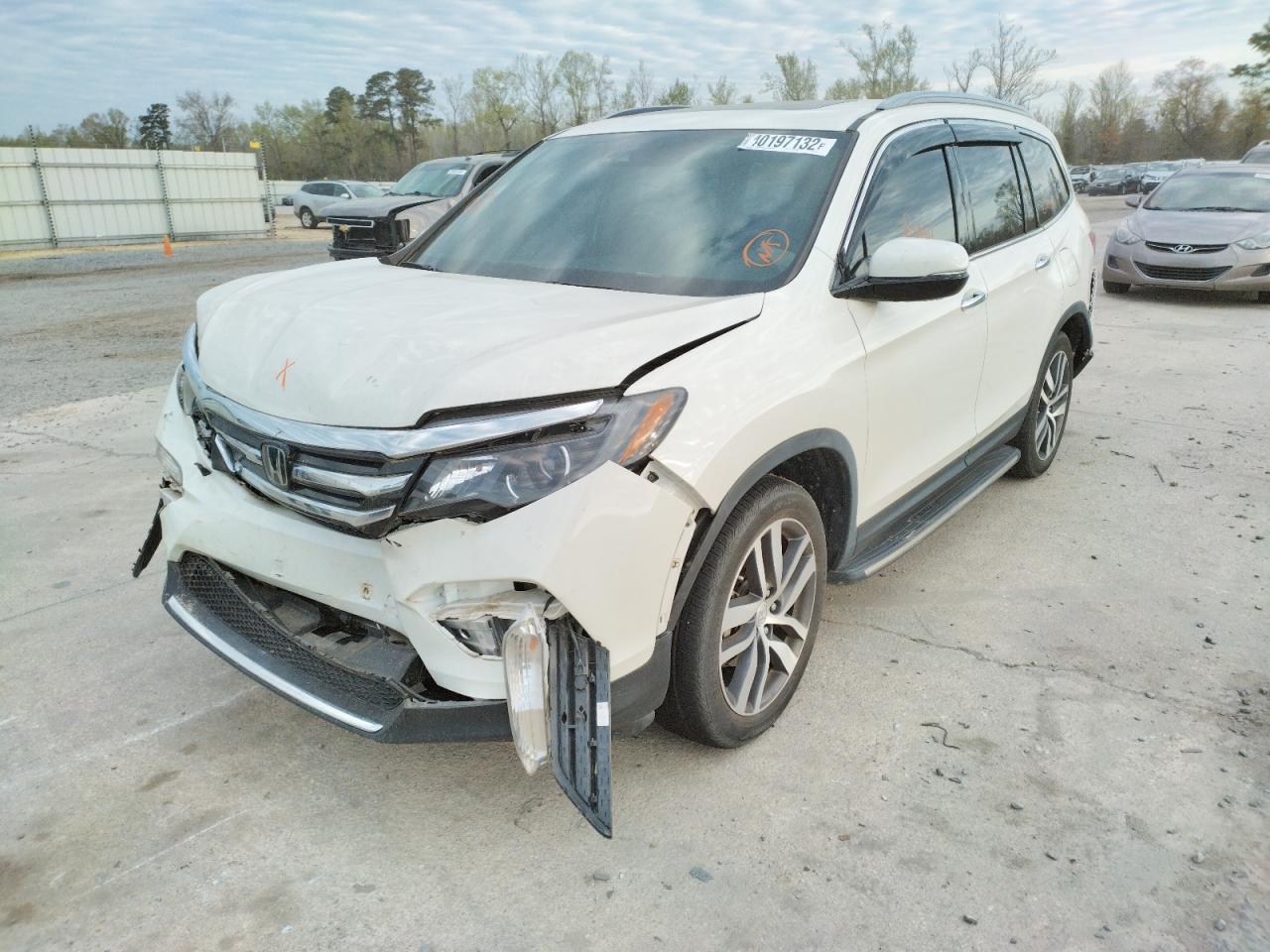 Photo 2 from auction – 2018 HONDA PILOT ELIT with VIN 5FNYF6H04JB041131