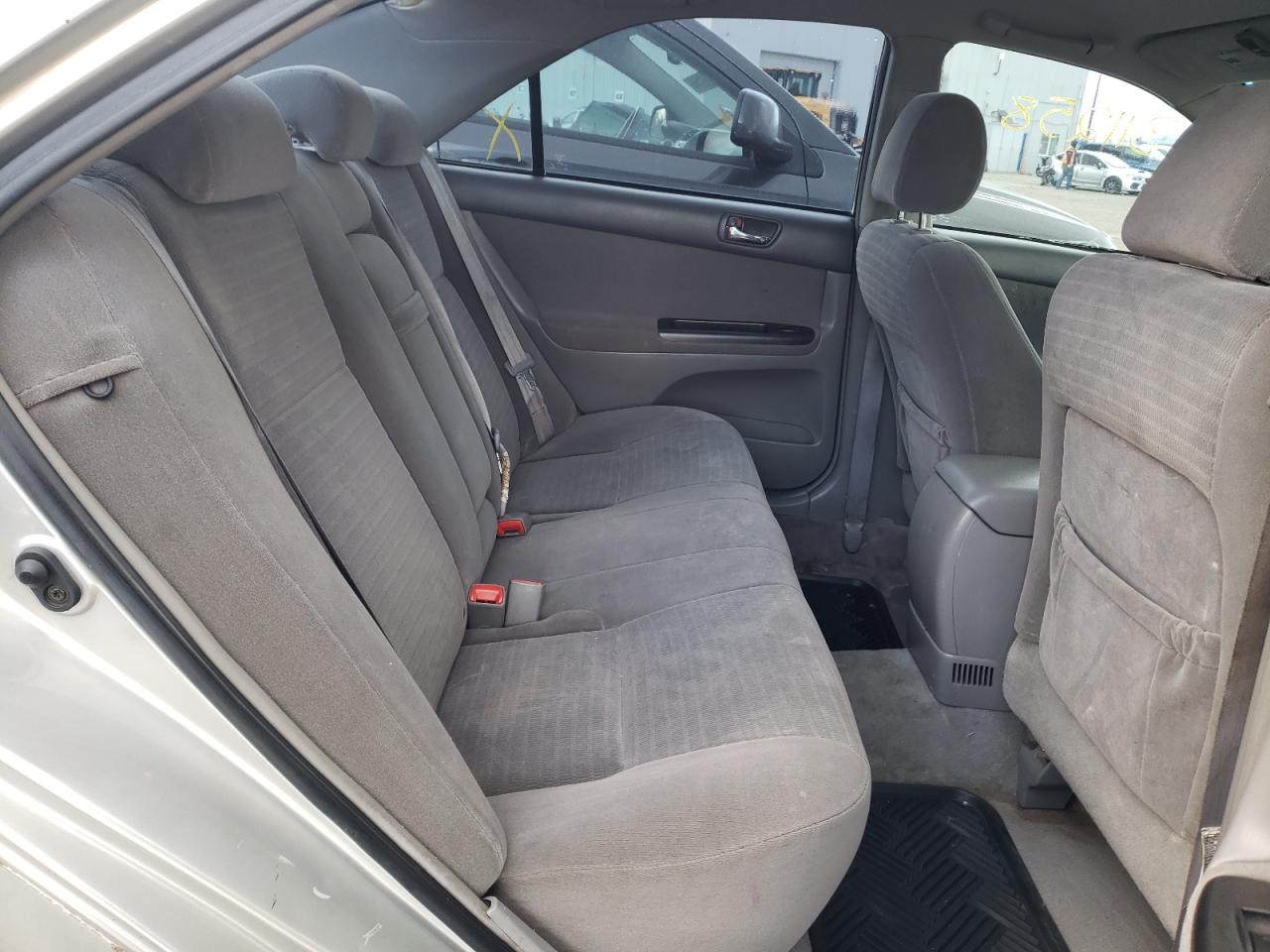 Photo 6 from auction – 2005 TOYOTA CAMRY LE with VIN 4T1BE32K75U964374